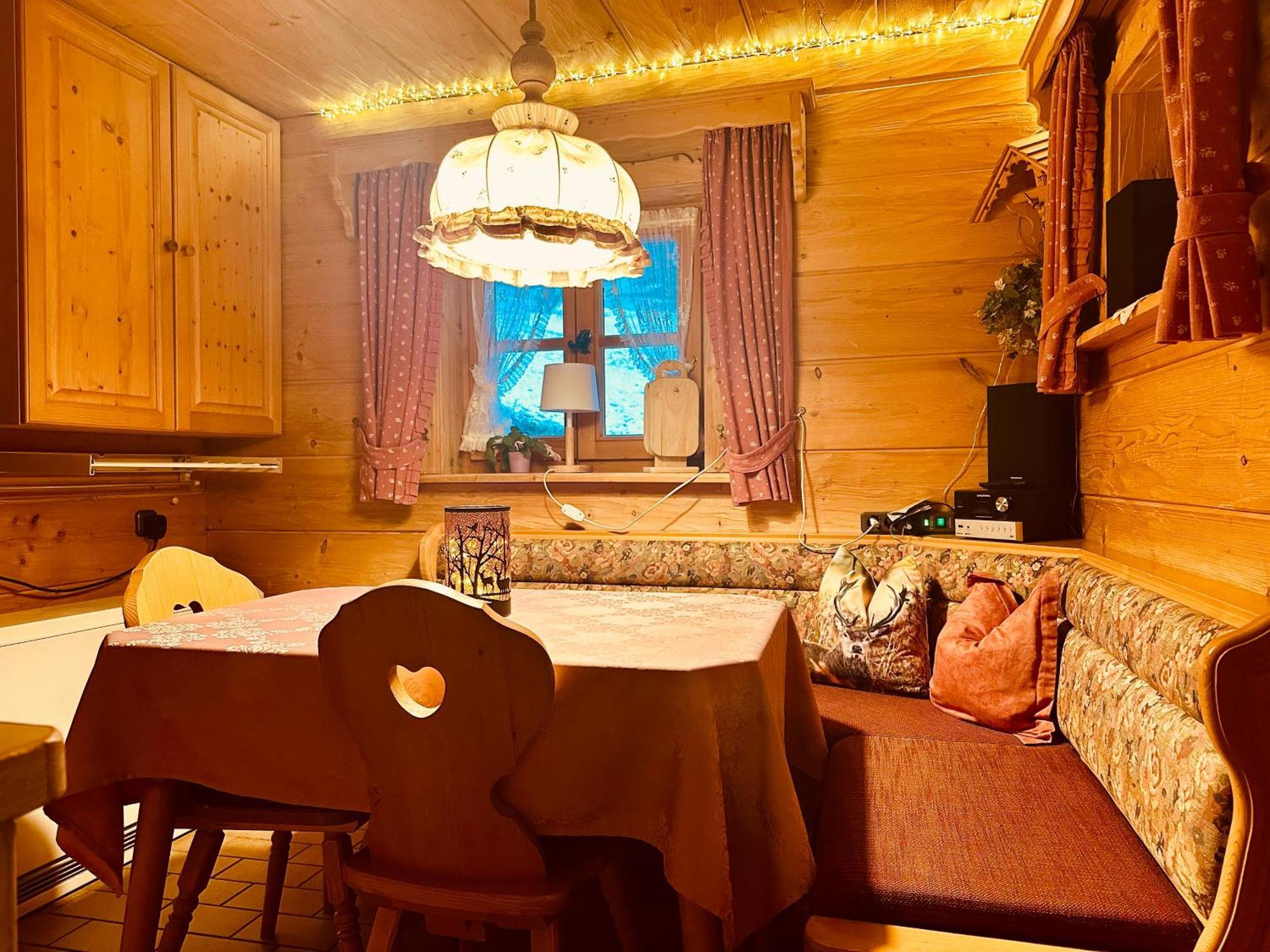 Almbruennerl Die Almhuette Auf Der Raffner Alm Ruhpolding Esterno foto