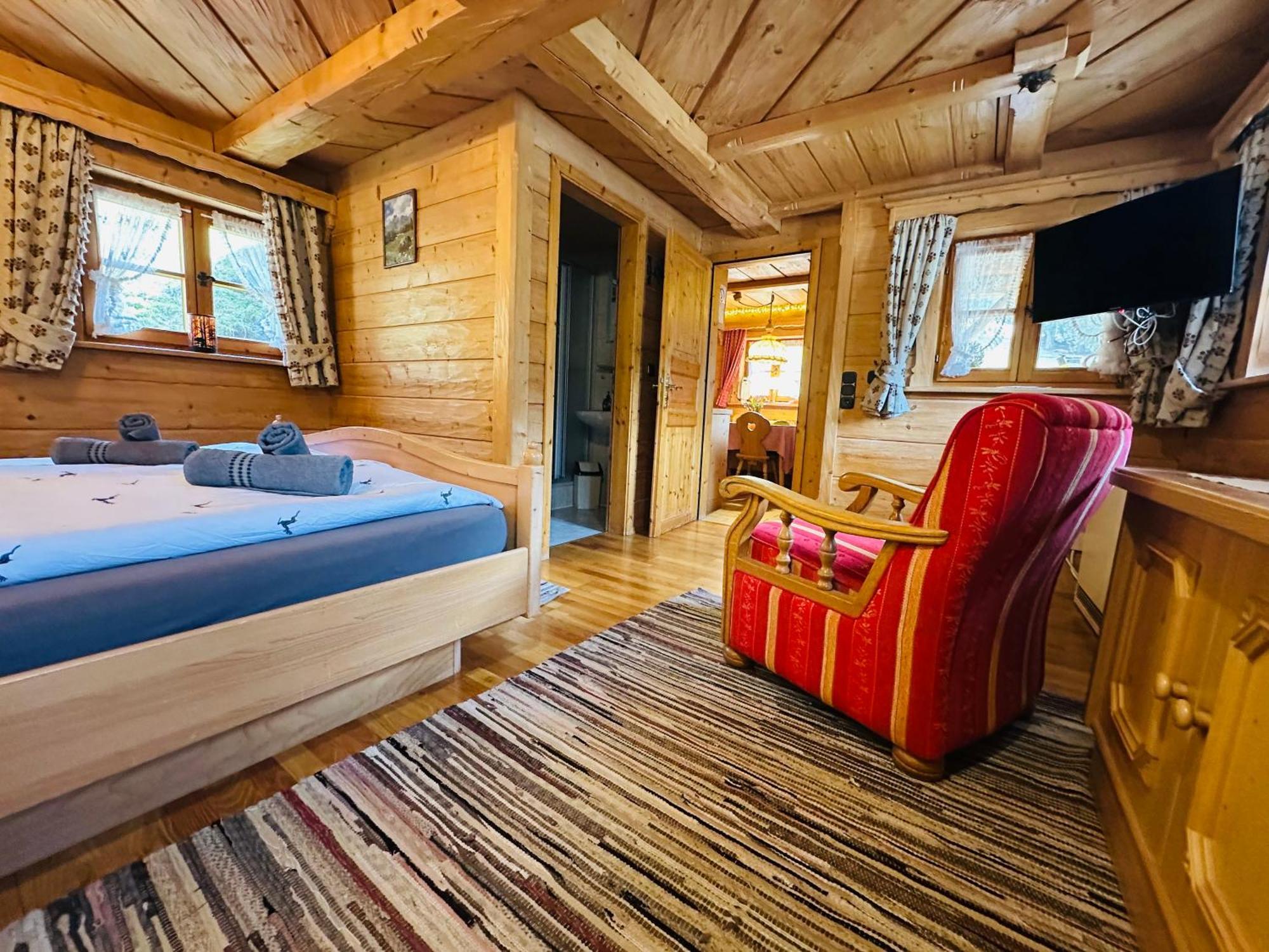 Almbruennerl Die Almhuette Auf Der Raffner Alm Ruhpolding Esterno foto