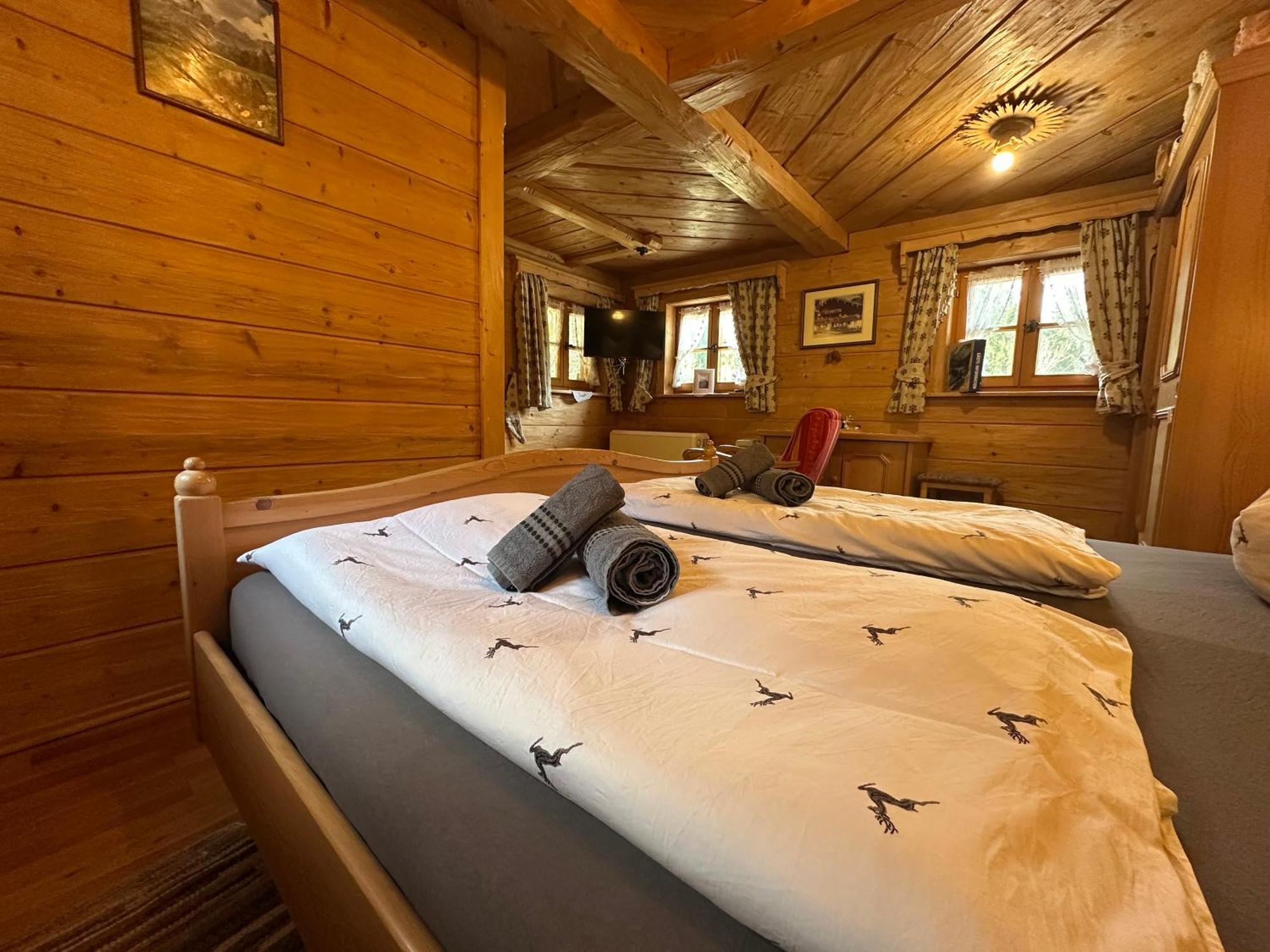 Almbruennerl Die Almhuette Auf Der Raffner Alm Ruhpolding Esterno foto