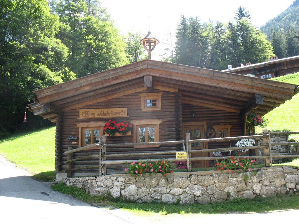 Almbruennerl Die Almhuette Auf Der Raffner Alm Ruhpolding Camera foto